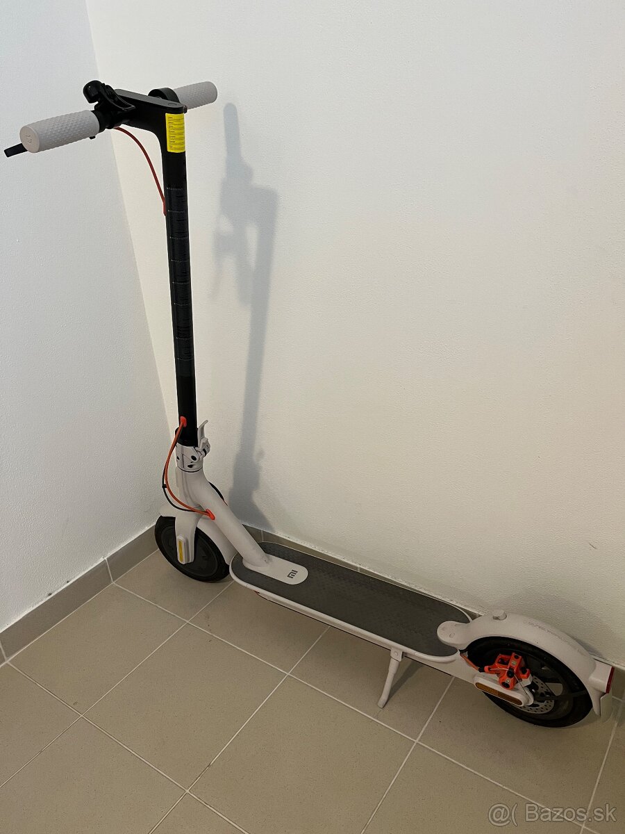 XIAOMI MI ELECTRIC SCOOTER 3 SIVÁ E-KOLOBEŽKA