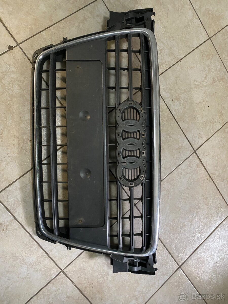 Audi A4 B8 Predná maska/Grill