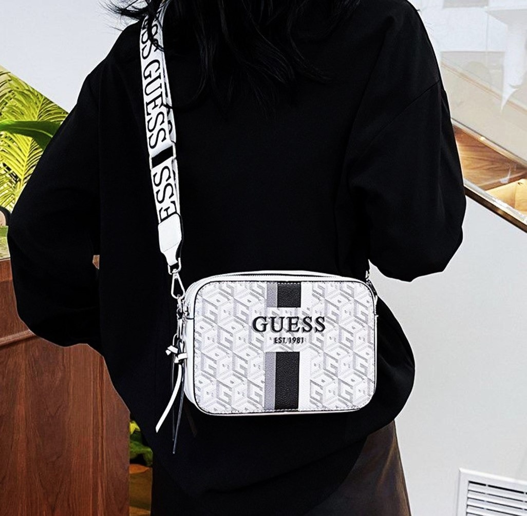 kabelka Guess crossbody biela