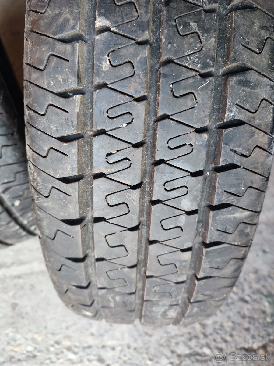 215/70 R15 C letné