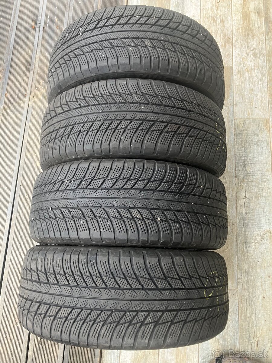 /-/- Bridgestone 205/55 R16 zimne