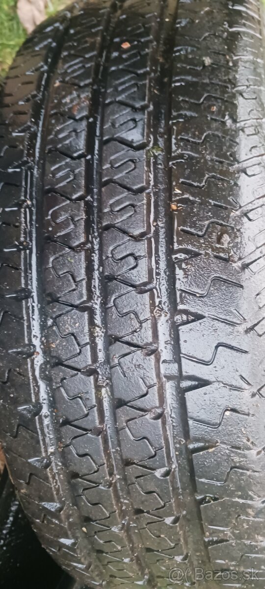 Predam pneumatiky 195/60 r16c