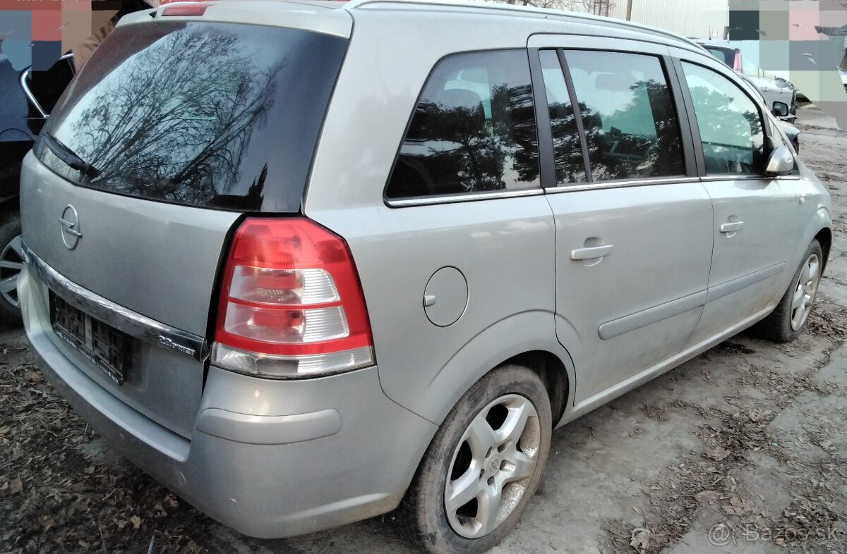 Opel Zafira B 2008 predám PIATE DVERE, DVERE, NARAZNÍK, KAPO