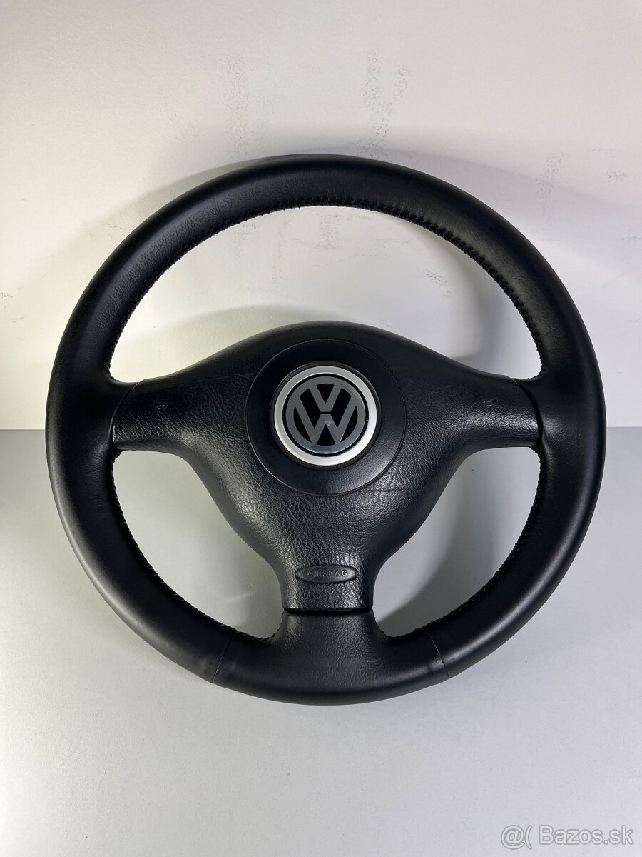 Trojramenný kožený volant VOLKSWAGEN