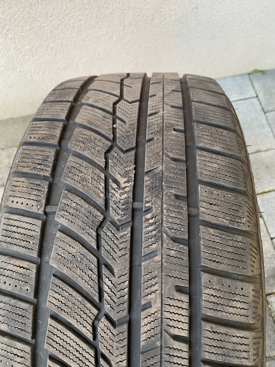 Predám zimné pneu 235/45 R17