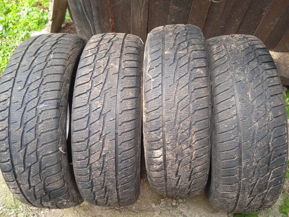 Zimné pneu 235/75 R15