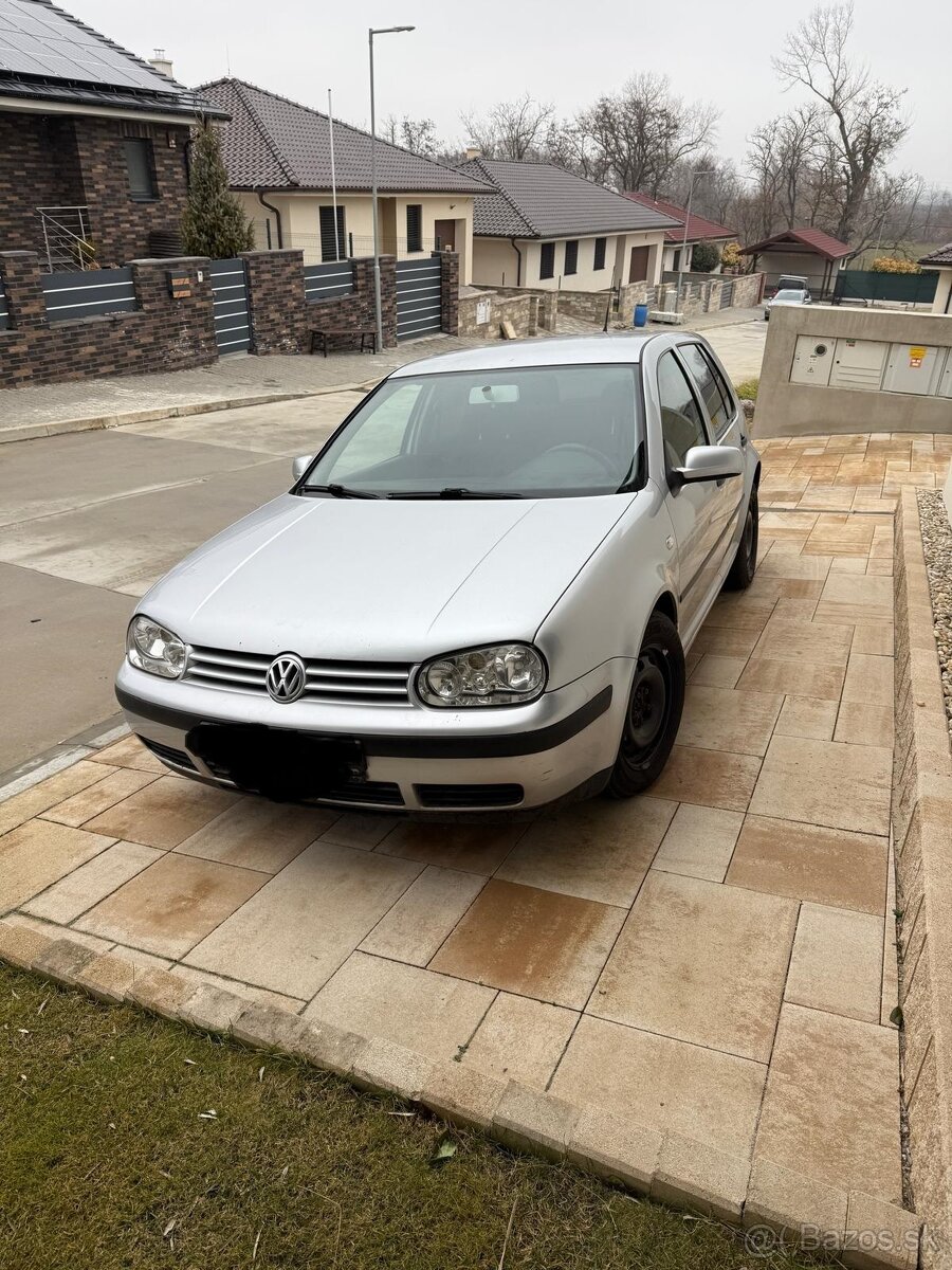 Predám Volkswagen Golf 1.6 benzín