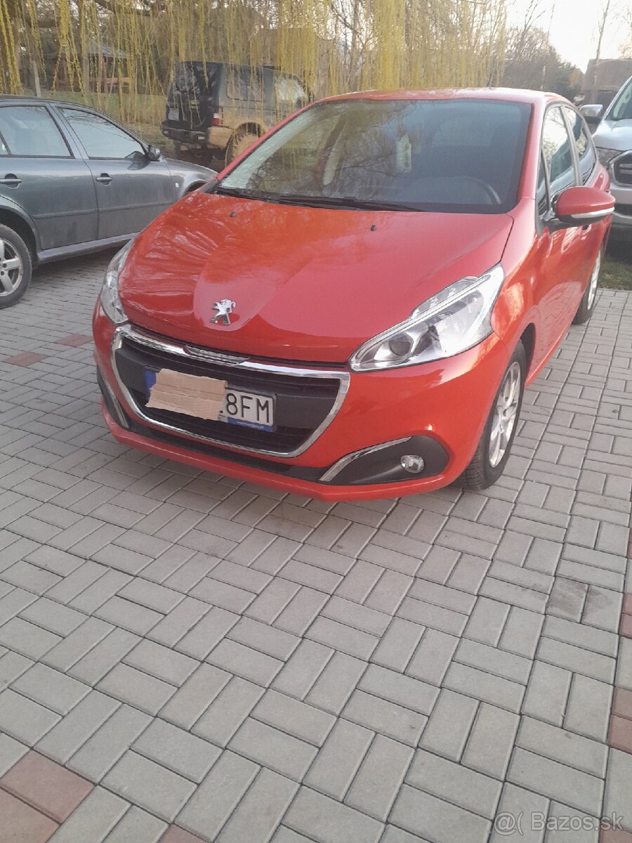 Predam peugeot 208. 1.2 l 41000km