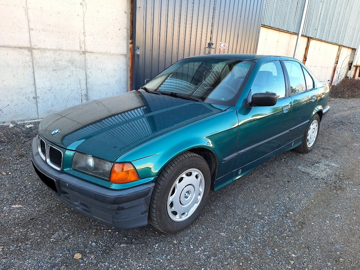 BMW E36 320i 6 válec youngtimer