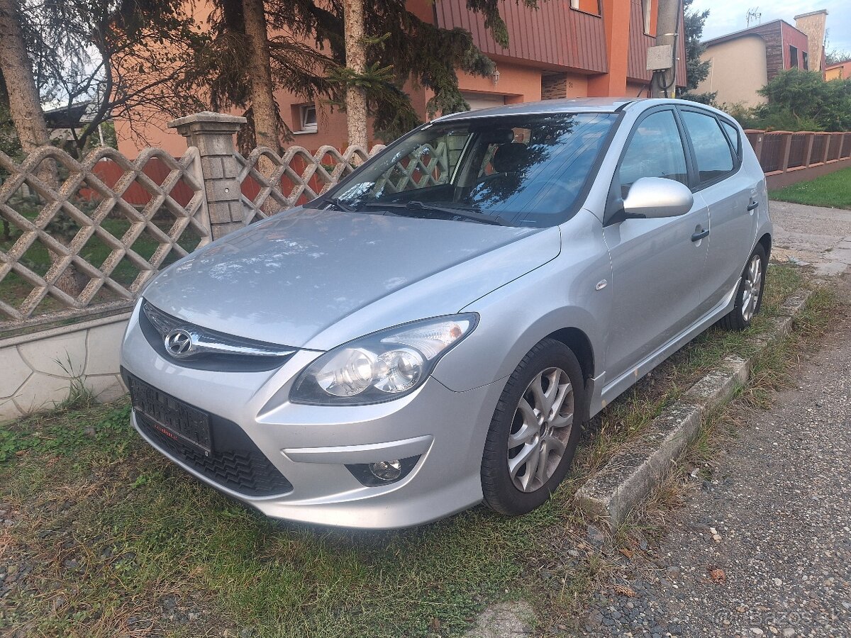 HYUNDAI I30 BENZIN 1,4 BENZIN ROK 2013