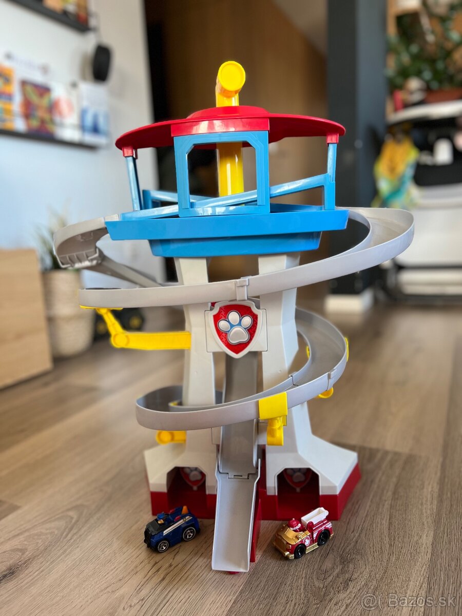 Základňa labková patrola / dráha paw patrol + 2 autíčka