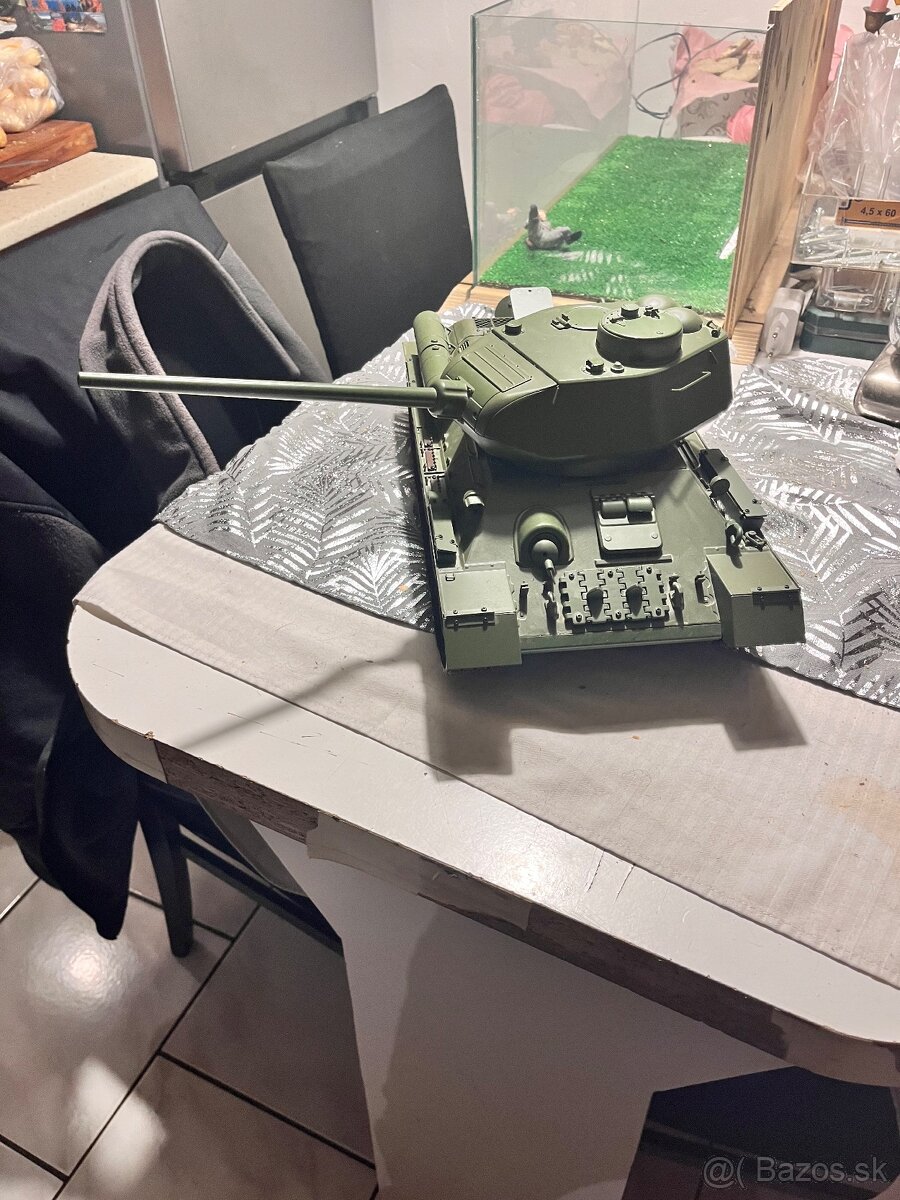 predám tank T-34 1:16 celo kovový