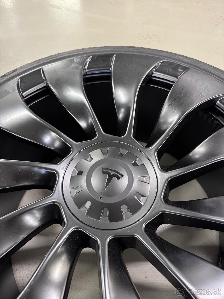 R21 NOVÉ komplety Uberturbine Tesla Model Y+pneu KUMHO