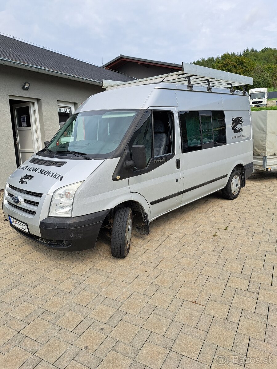 Ford Transit autokaravan.