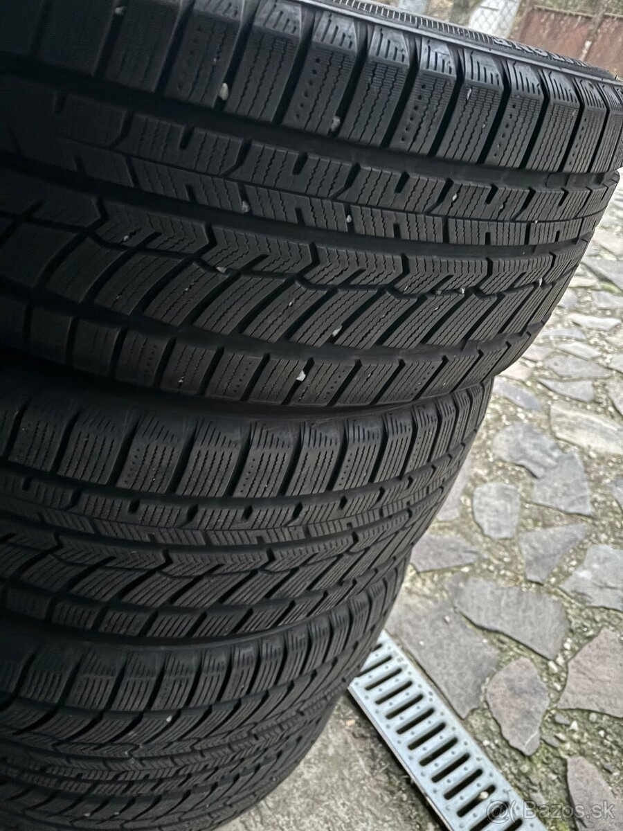 Zanovne Celoročne Pneu 225/50 R18 4ks