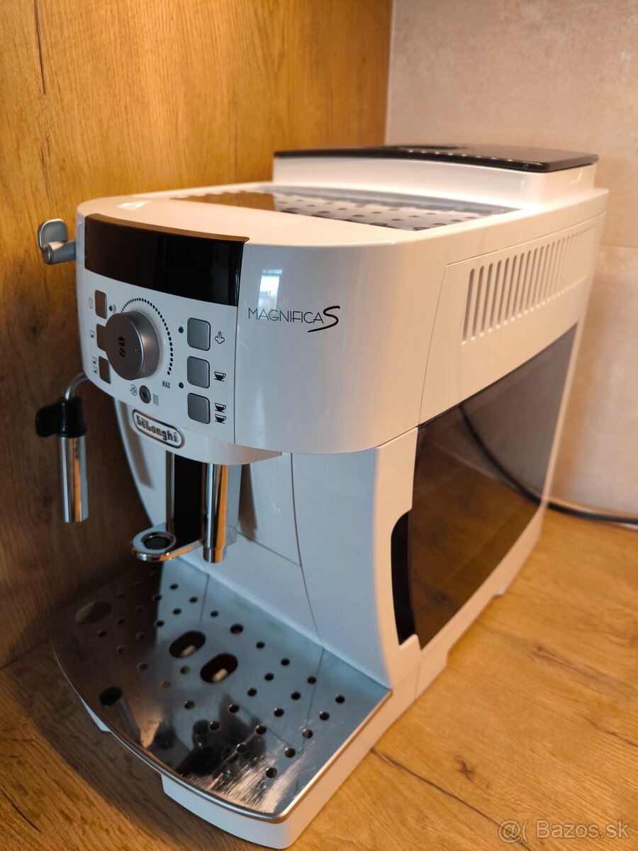 Automatický kávovar Delonghi Magnifica S ECAM 22.110.W - bie