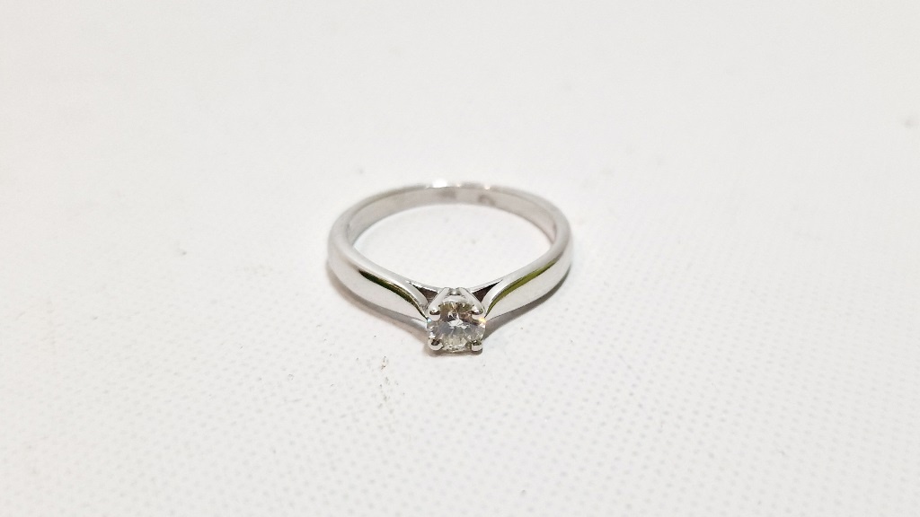 Zasnubny prsteň 0,20ct diamant