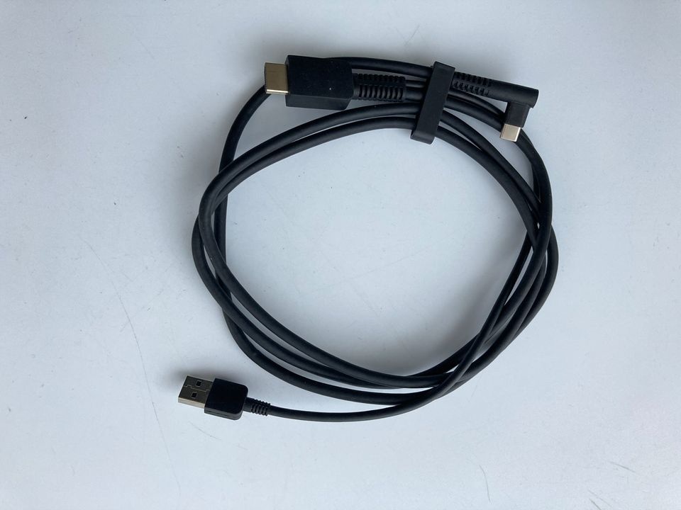 Kábel z USB-C + USB na HDMI dlžka 1,7 m.