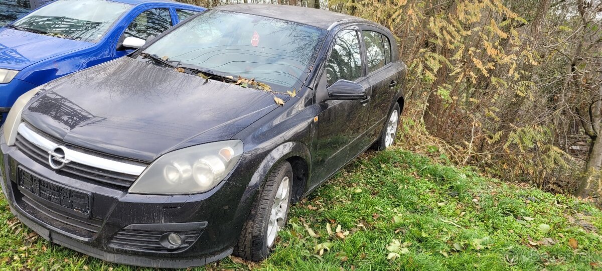 Opel Astra 1 4B.