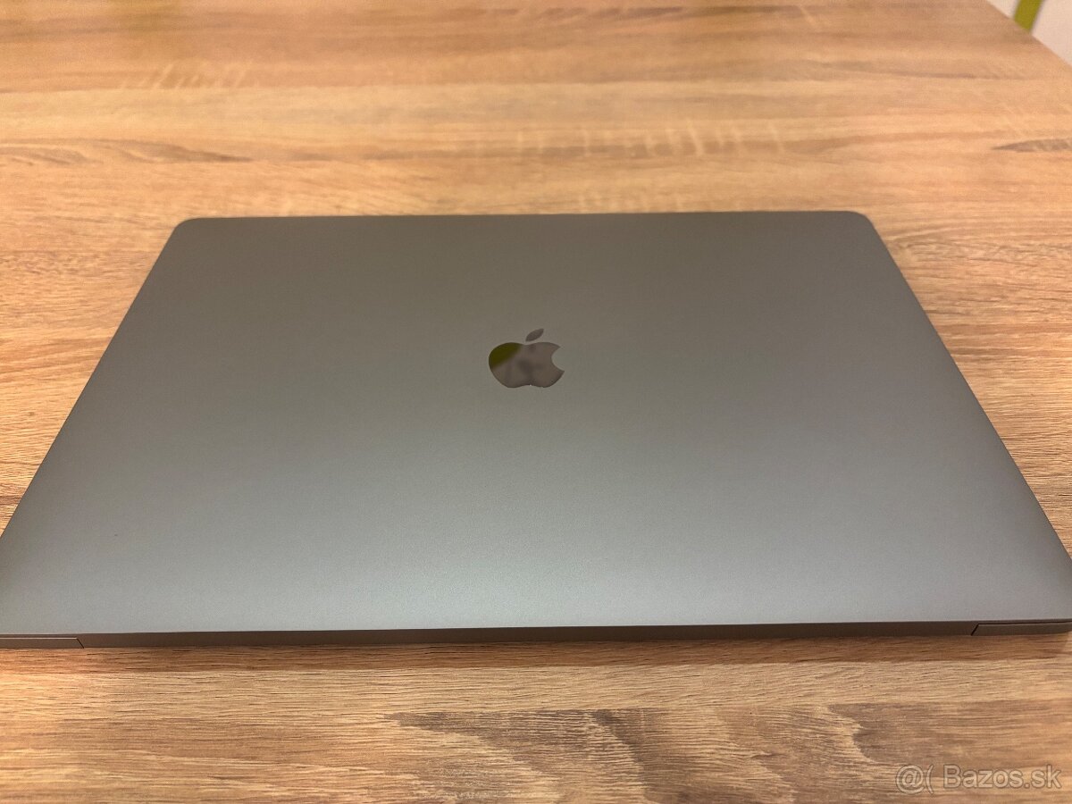 Apple MacBook Pro 16"