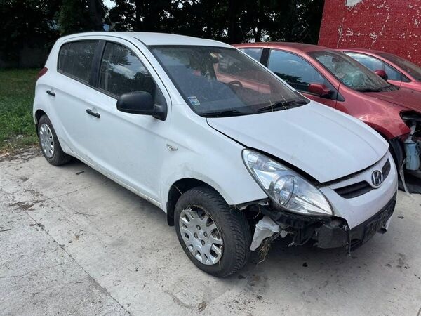 Rozpredám na náhradné diely Hyundai i20 1.25 G4LA