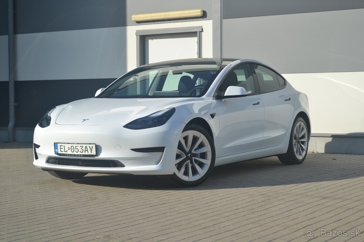 TESLA MODEL 3