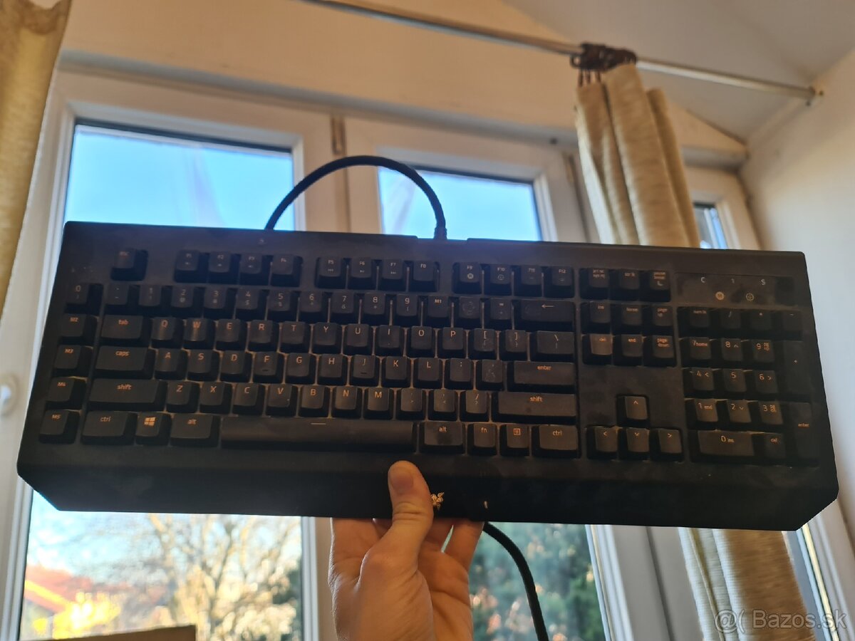 Predám mechanickú klávesnicu Black Widow Chroma V2