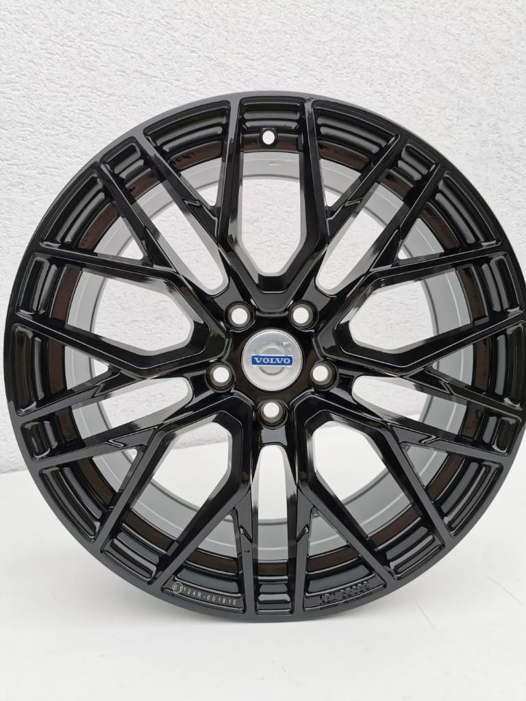 Volvo XC60, Ford alu disky Carmani 8x18 5x108 ET55