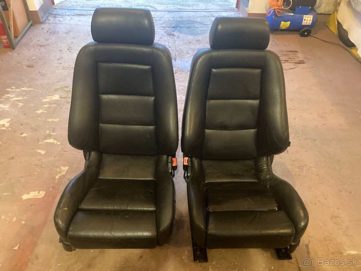 Sedačky A8 D2 Recaro