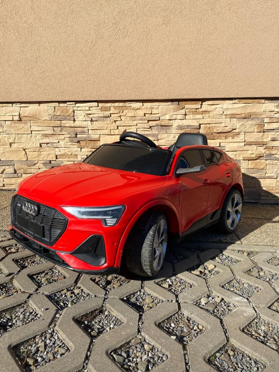 Elektrické autičko Audi 4x4