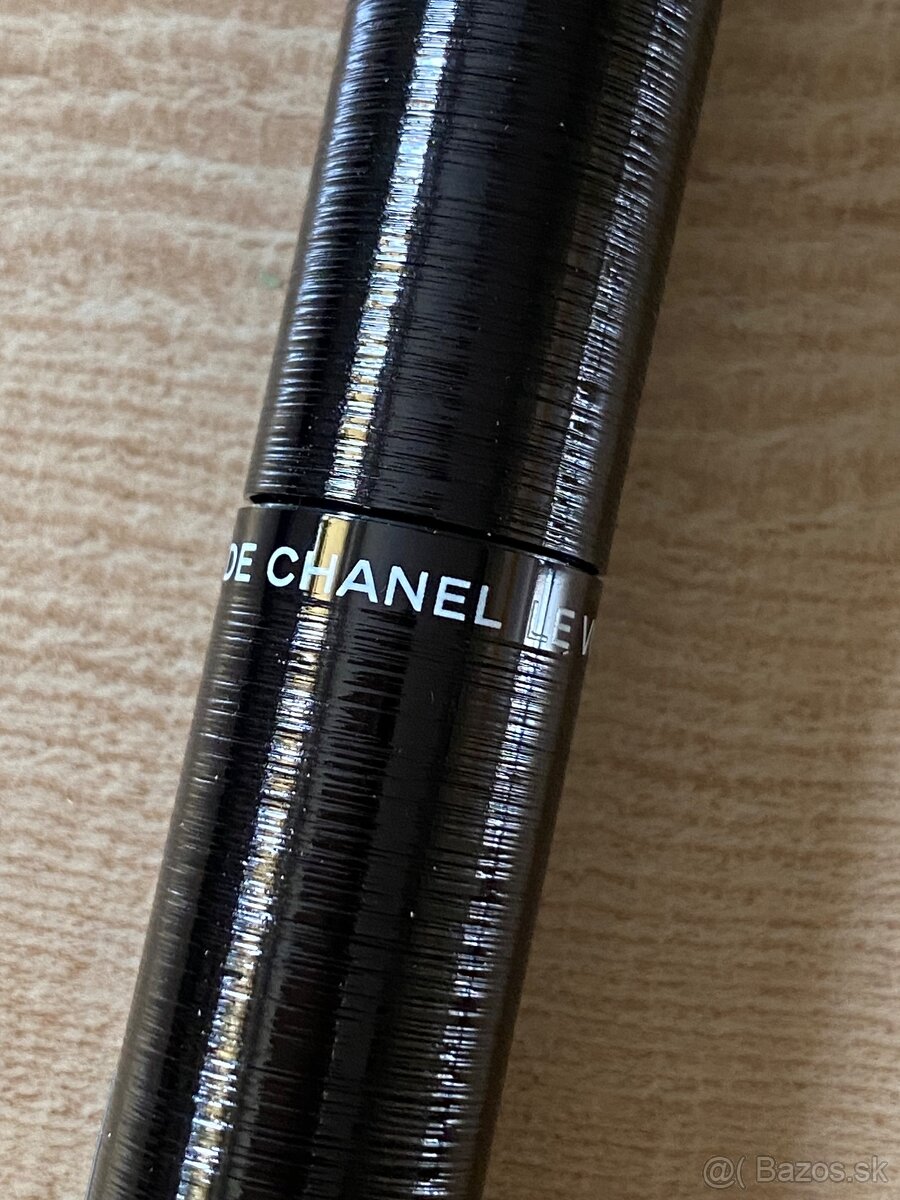 Nova čierna maskara zn chanel Le volume revolution