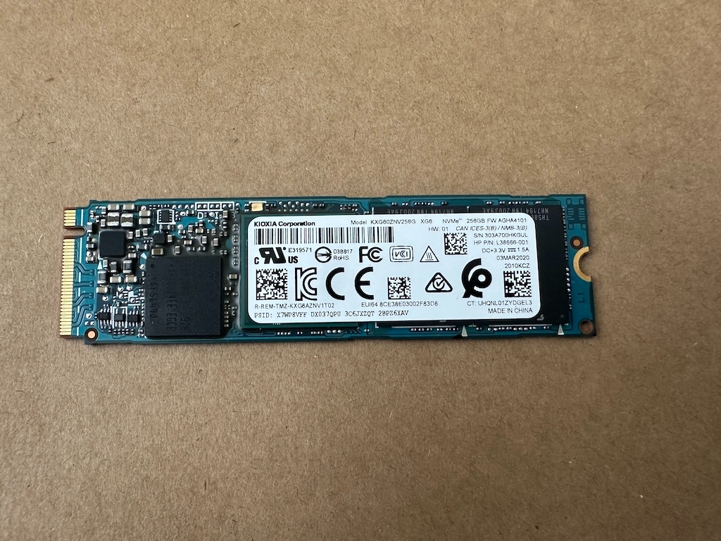 Disk SSD NVME M.2 256GB KIOXIA