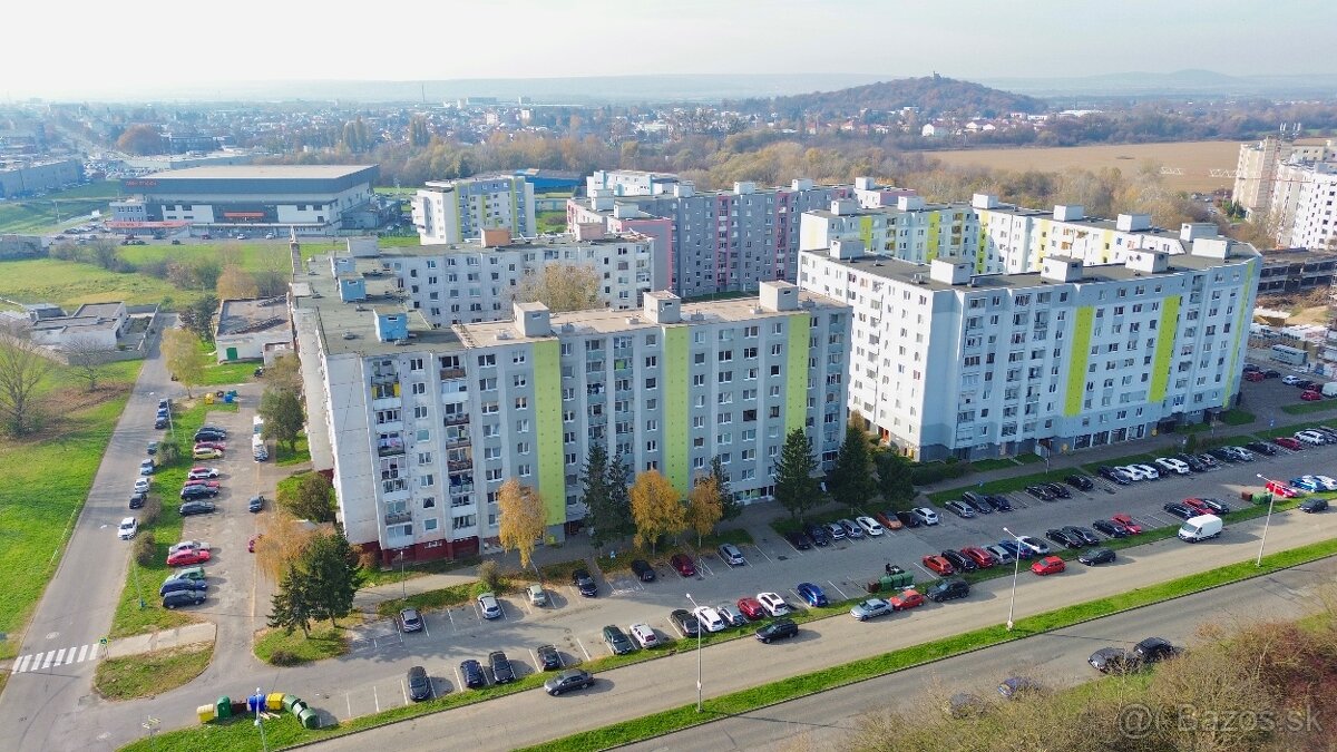 3i byt s loggiou na pokojnej adrese