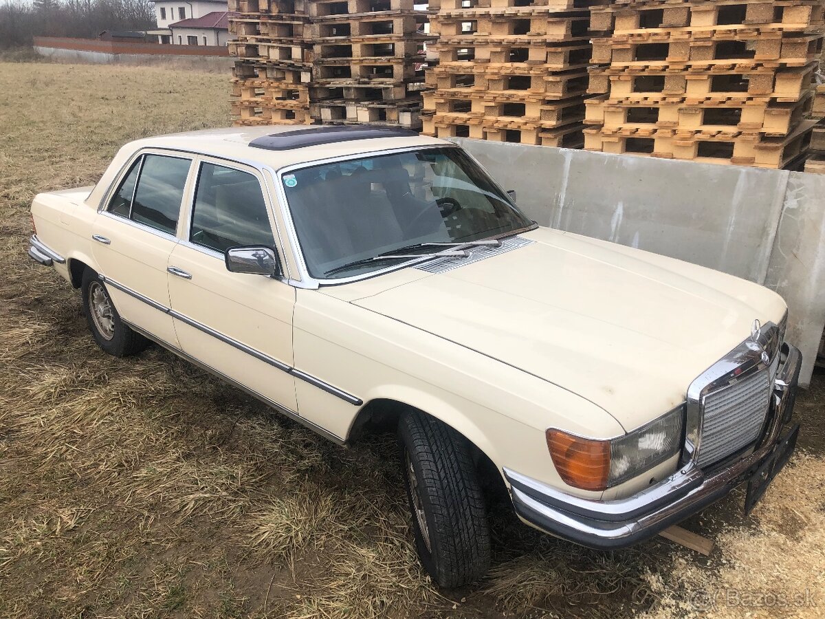 Veterán Mercedes S-W116 280SE vozidlo Rakúskej tajnej služby