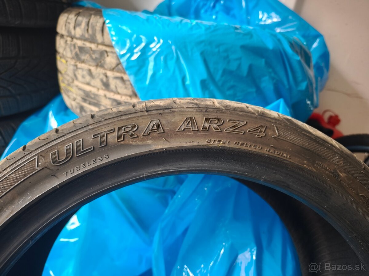 4x Letné pneu 225/40 r18