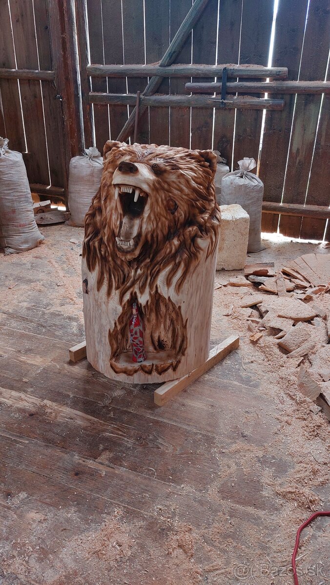 Drevorezba_ drevený medveď