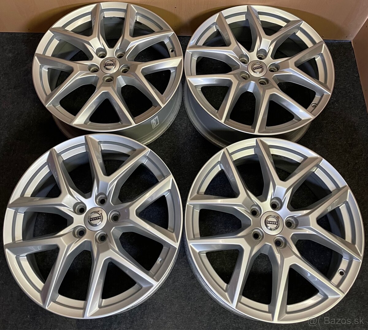 5x108 R18 Original Volvo XC60 ET 50,5 strieborne