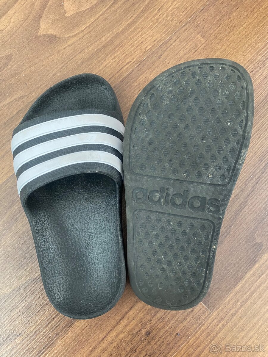 Detské Adidas šľapky veľkosť 28