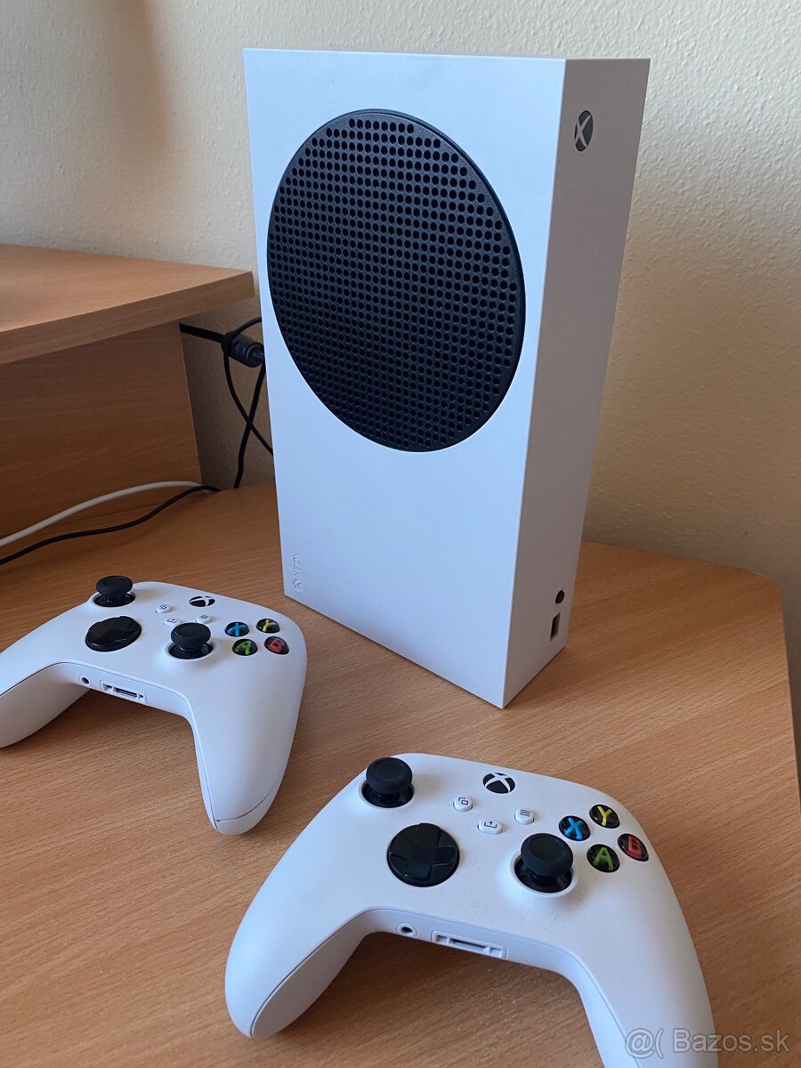 Xbox series S + 2x ovládače