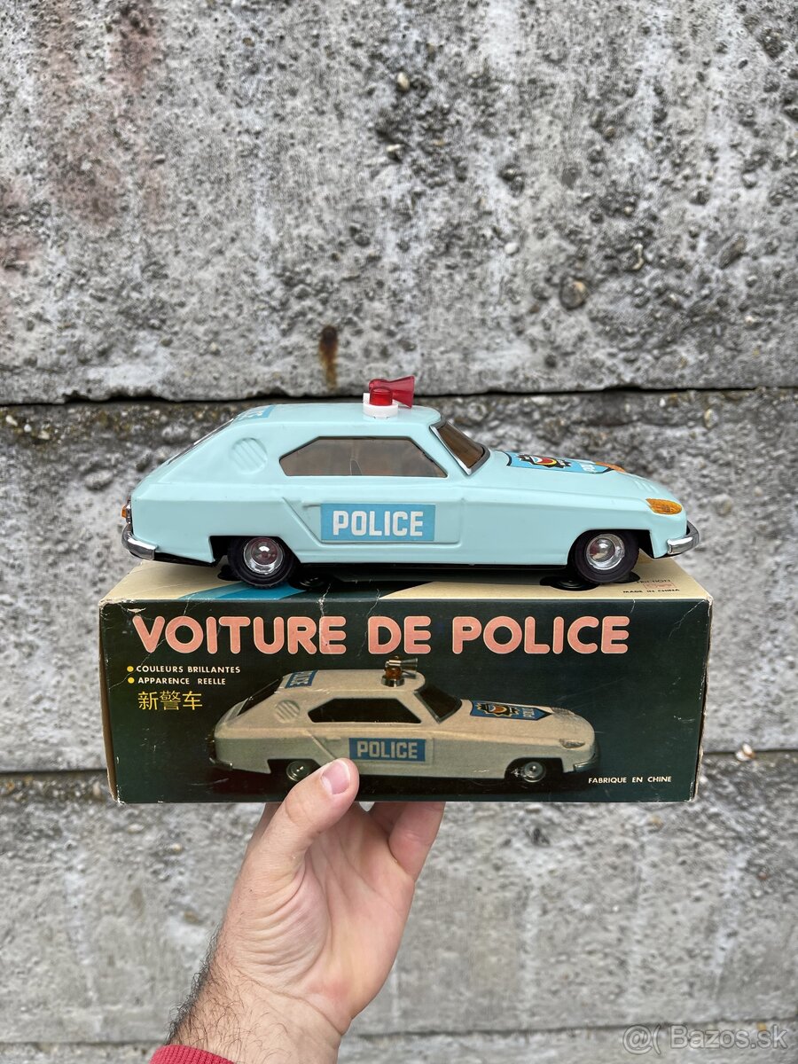 Kovový retro model policajného autíčka