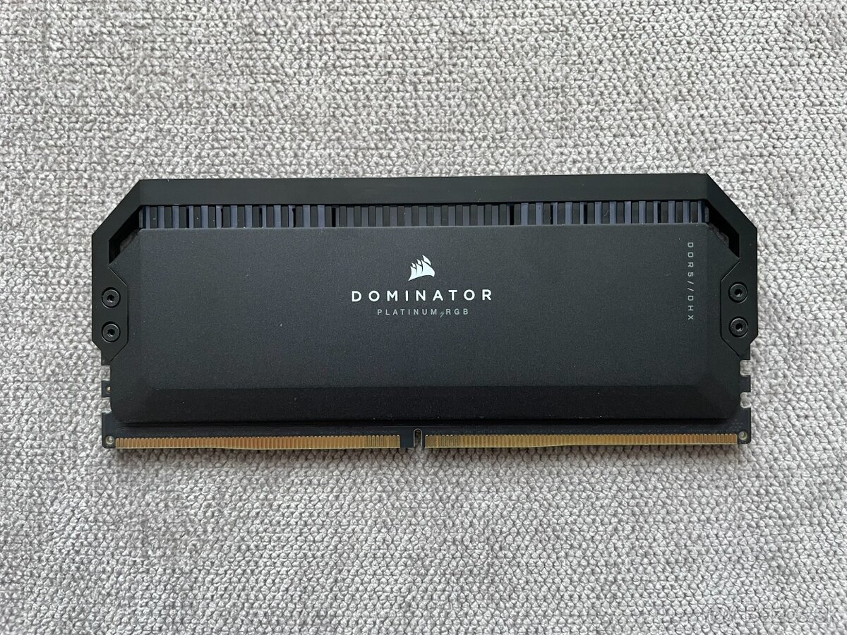 CORSAIR DOMINATOR® PLATINUM RGB 16GB DDR5