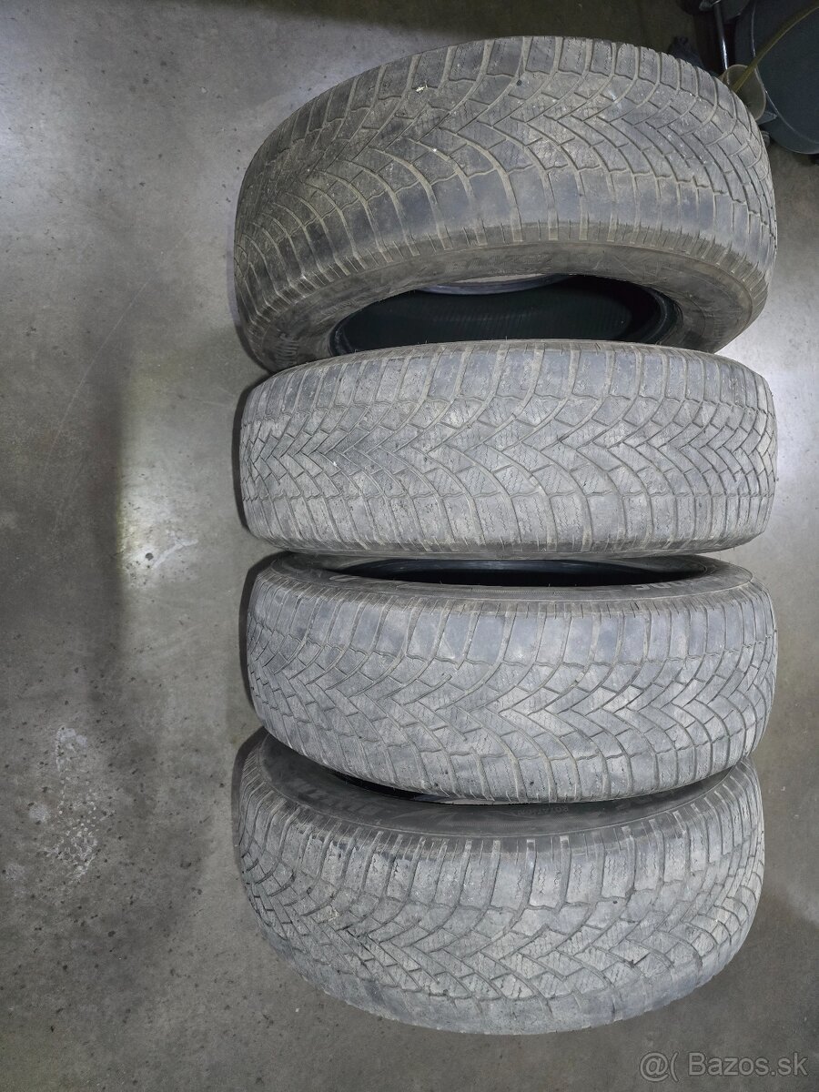 Predam zimne pneu 225/65 R17 Bridgestone