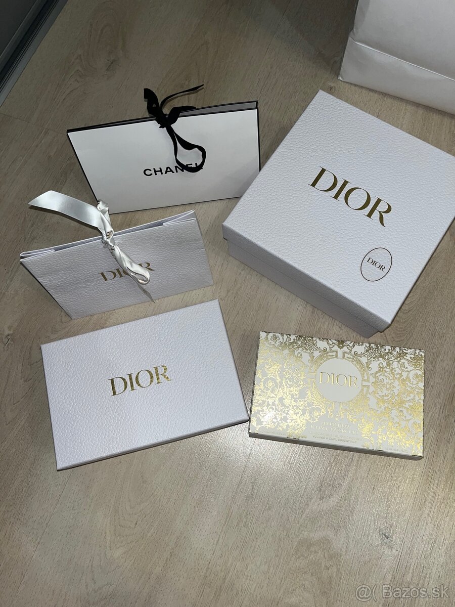 Dior a Chanel krabice a tašky