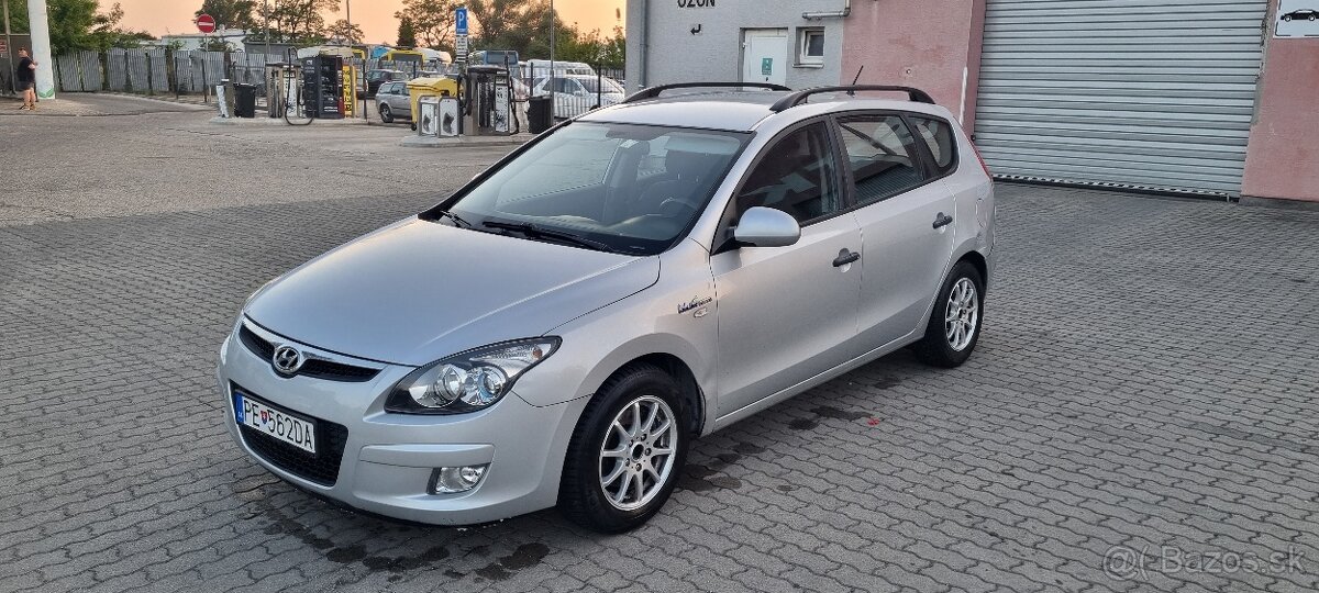 Predam hyundai i30 cw 1.6 crdi 2010