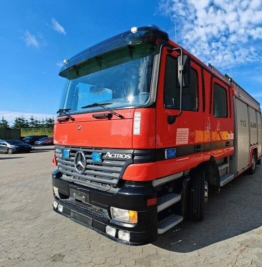 Hasičské vozidlo, Mercedes Actros 1831, 2000L vody