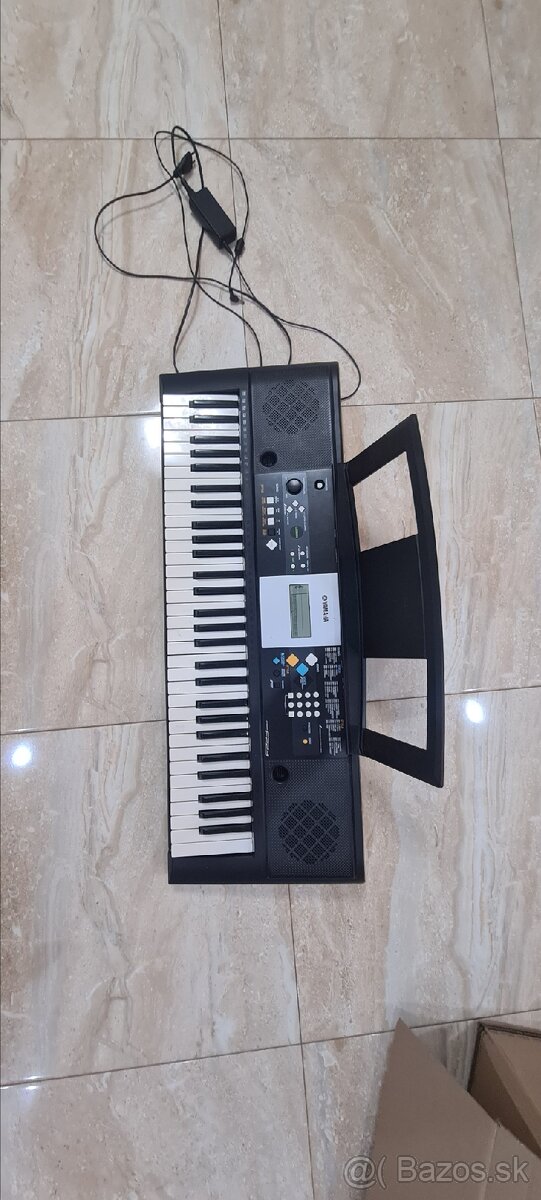 YAMAHA digital keyboard E223