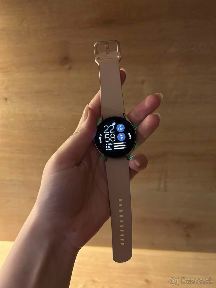 Samsung Galaxy Watch 4 40 mm ružovo-zlaté