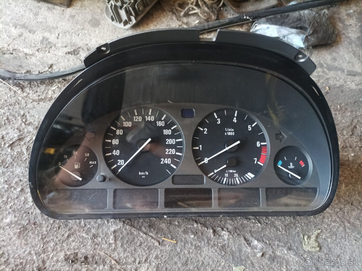 Budíky tachometer BMW E39 benzín