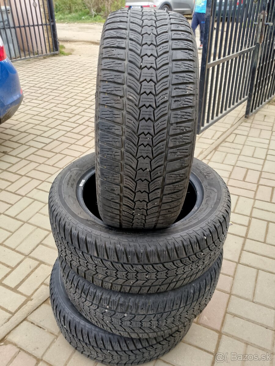 Predám preumatiky 215/55r16 zimne