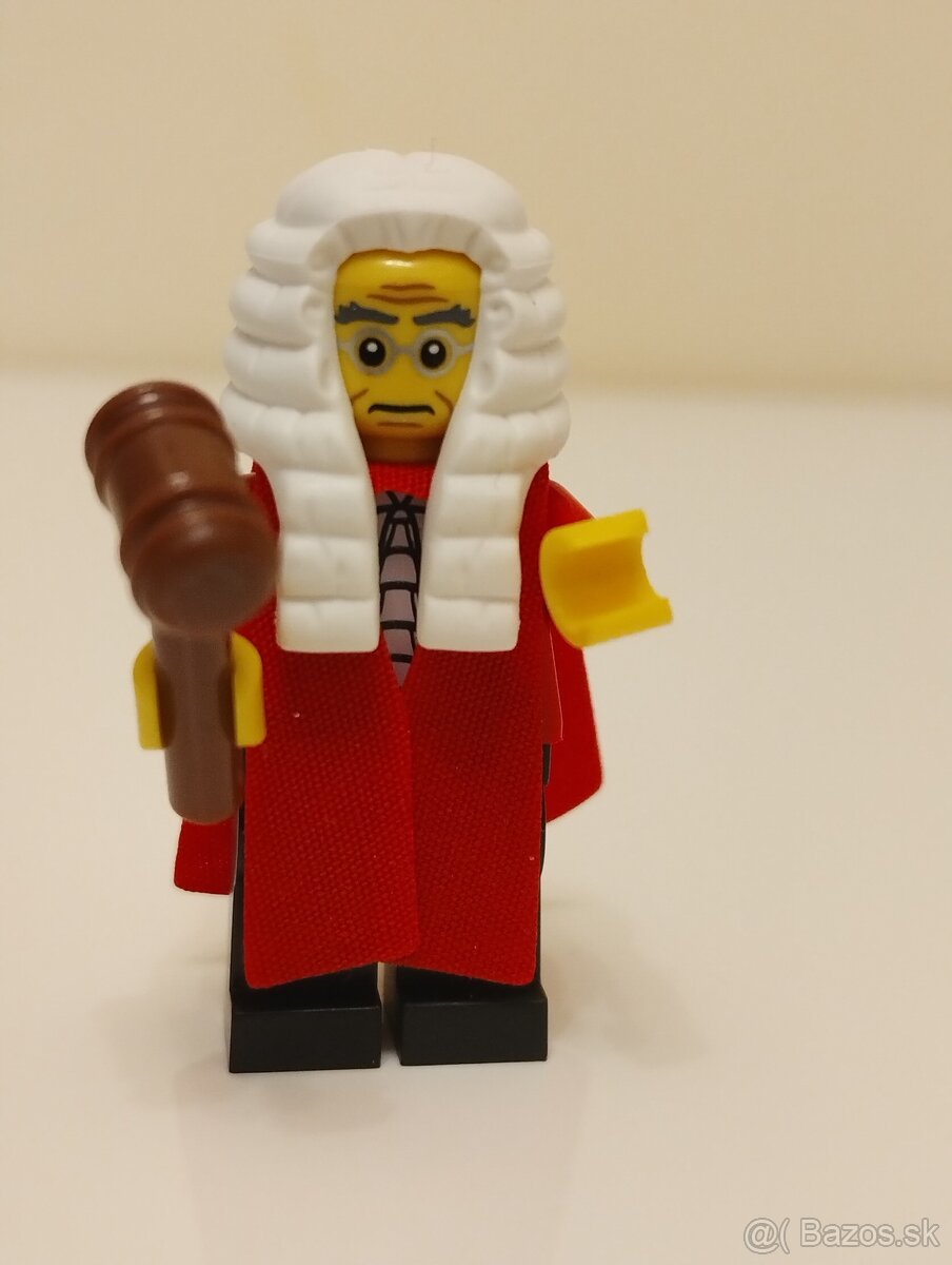 LEGO minifigúrka Judge 71000-10